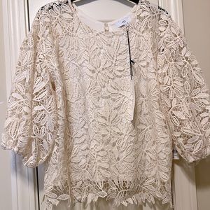 White lace quarter length shirt